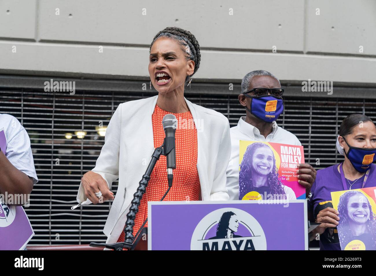 New York, Usa. Juni 2021. Die Bürgermeisterin Maya Wiley hält am 8. Juni 2021 eine Pressekonferenz ab, um den Universal Health Coverage Plan im Montefiore Medical Center in der Bronx, New York, bekannt zu geben. Wiley wurde von Mitgliedern von 1199 SEIU-Mitgliedern und der New York State Nurses Association gestiftet. Wiley sagte, dass dieser Plan die Gesundheitsversorgung in New York City verändern und die Versorgung auf Hunderttausende von Einwohnern ausdehnen würde. (Foto von Lev Radin/Sipa USA) Quelle: SIPA USA/Alamy Live News Stockfoto