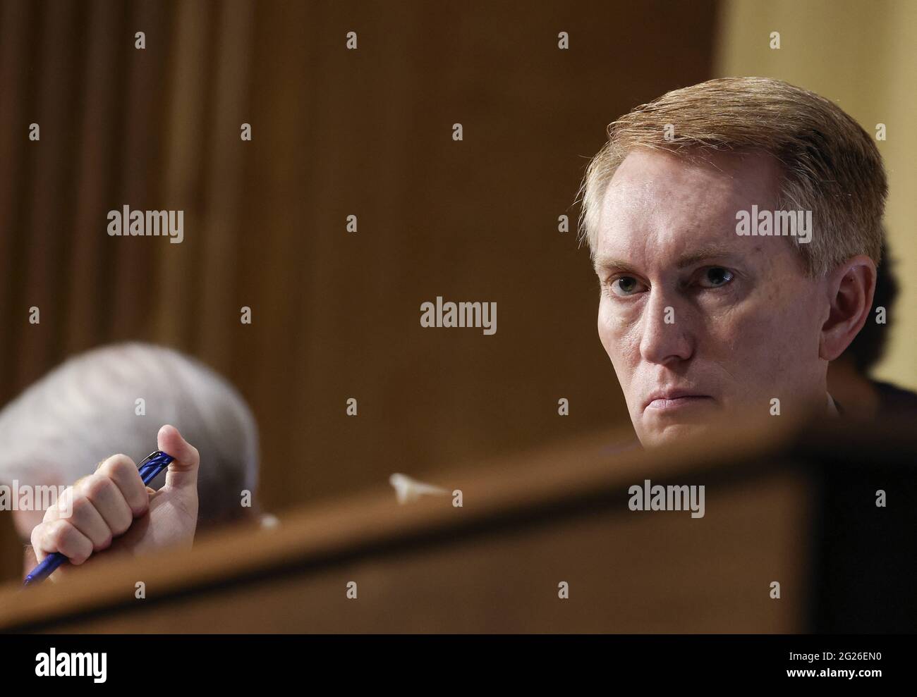 Der US-Senator James Lankford (R-OK) nimmt am 8. Juni 2021 an einer Anhörung des Finanzausschusses des Senats zum IRS-Budgetantrag auf dem Capitol Hill in Washington, DC, USA, Teil. Foto von Evelyn Hockstein/Pool/ABACAPRESS.COM Stockfoto