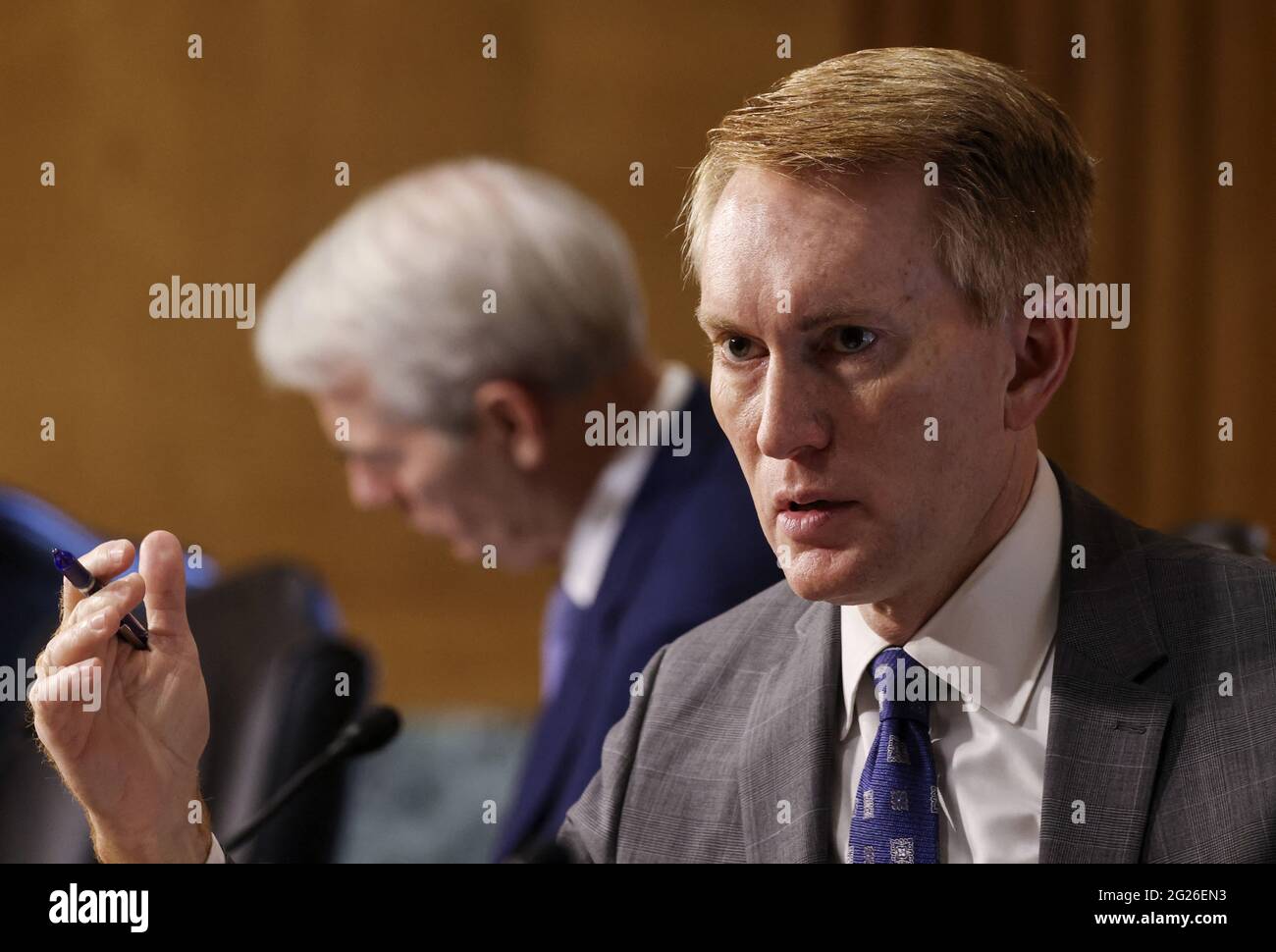 Der US-Senator James Lankford (R-OK) nimmt am 8. Juni 2021 an einer Anhörung des Finanzausschusses des Senats zum IRS-Budgetantrag auf dem Capitol Hill in Washington, DC, USA, Teil. Foto von Evelyn Hockstein/Pool/ABACAPRESS.COM Stockfoto