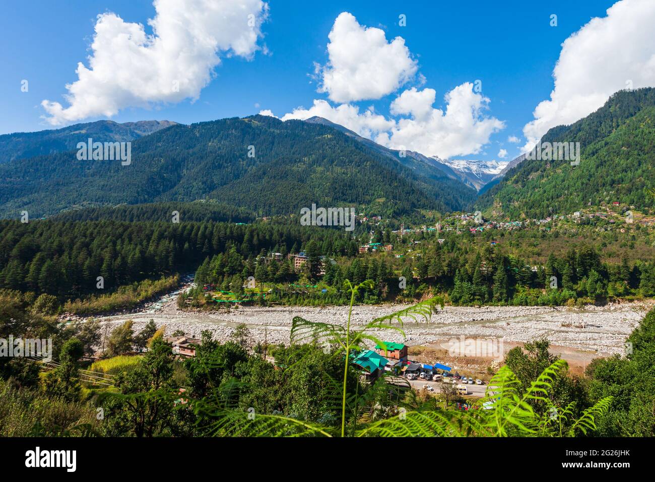 Beas Flussbett in der Nähe von Manali im Kullu Valley in Himachal Pradesh, Indien Stockfoto