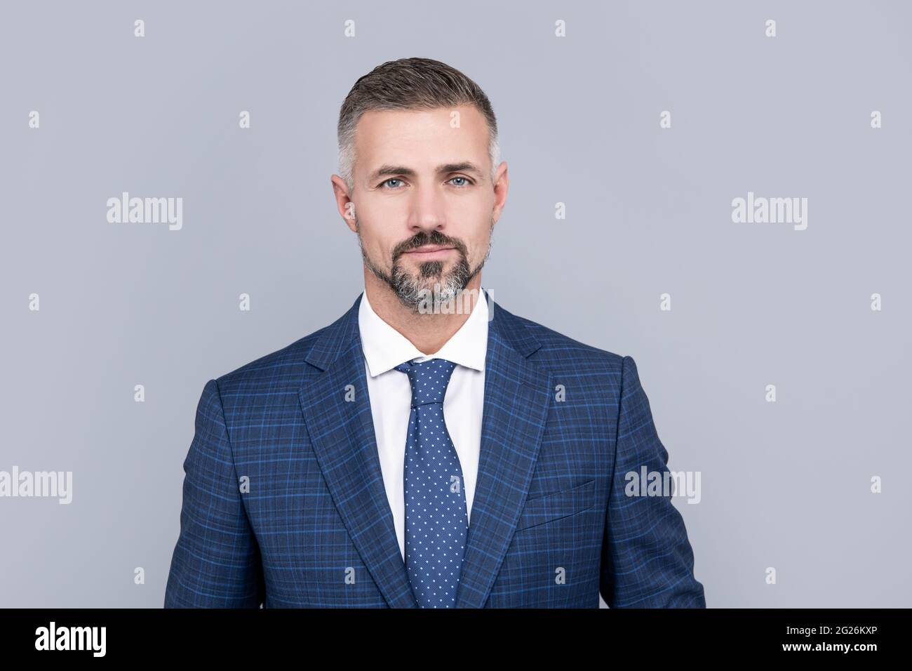 Reife Geschäftsfrau Porträt in formalwear. Geschäftserfolg. Erfolgreicher Mann in businesslike Anzug. Stockfoto