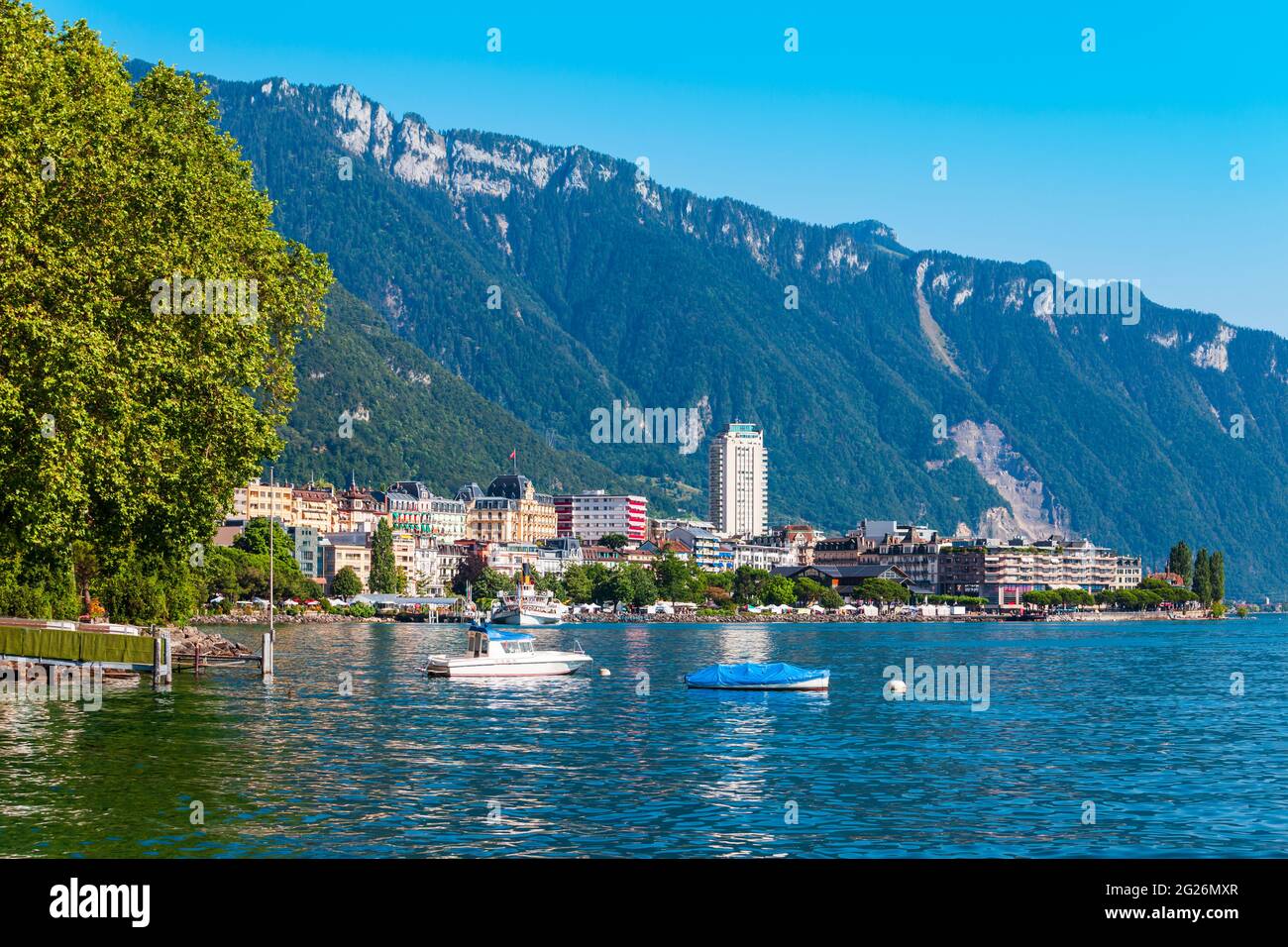 Montreux Hafen mit Yachten und Boote. Montreux ist eine Stadt am Genfer See, am Fuße der Alpen in der Schweiz Stockfoto
