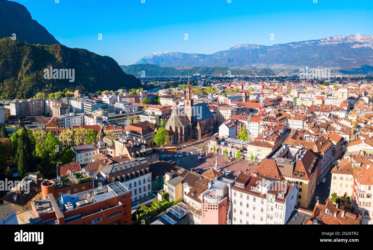 Bozen Antenne Panoramablick. Bozen ist die Hauptstadt der Provinz Südtirol in Norditalien. Stockfoto