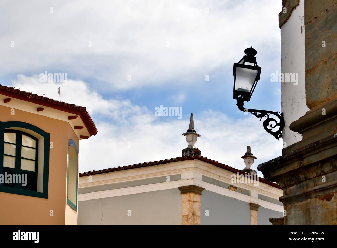 Sao Joao del-Rei, Minas Gerais, Brasilien - 25. Mai 2019: Häuser und charakteristische Architektur im historischen Sao Joao del-Rei, Innenraum von Minas Stockfoto