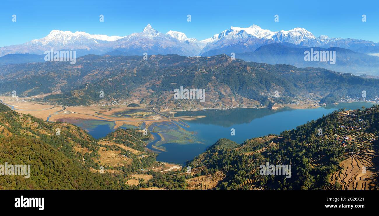 Panoramablick auf Mount Annapurna, himalayan Range, Pokhara und Phewa See, Pokhara Tal, Nepal Himalaya Berge Stockfoto