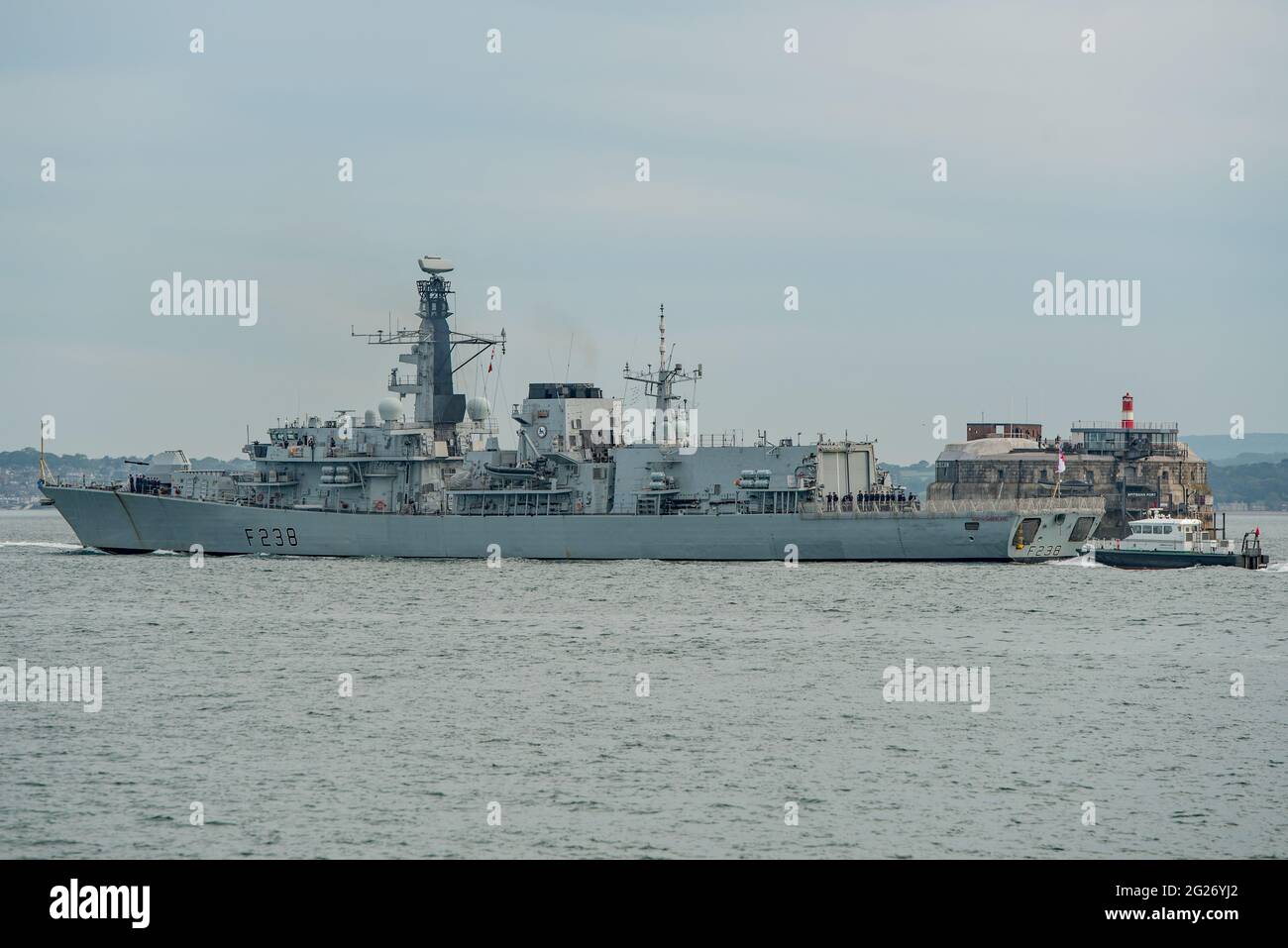 Die Royal Navy Fregatte HMS Northumberland (F238) verlässt Portsmouth, Großbritannien, am 7/6/21 für eine G7 Summit Maritime Security Patrouille vor der Küste Cornichs. Stockfoto