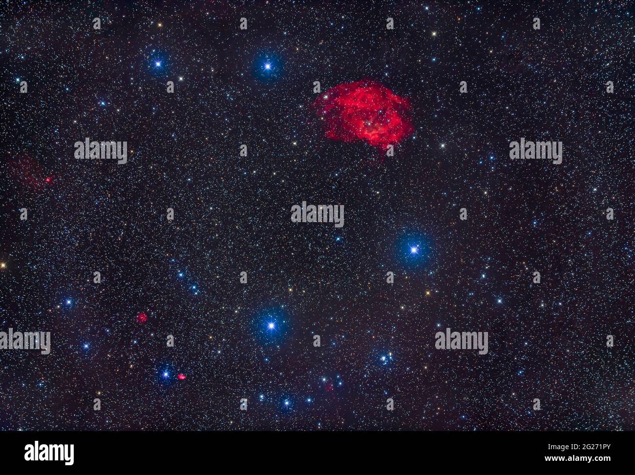 Lower's Nebula und der kleine Sternhaufen NGC 2169. Stockfoto