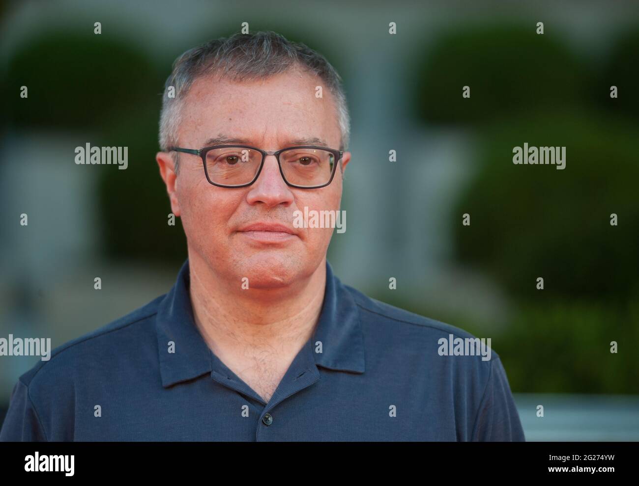 Malaga, Spanien. Juni 2021. Der spanische Regisseur Daniel Monzon posiert für Fotografen auf dem roten Teppich im miramar Hotel.die Neuauflage des 24. Spanischen Filmfestivals von Malaga, einem großartigen Kinoereignis in Spanien, stellt die Filmkandidaten vor, die den Preis „Biznaga de Oro“ gewinnen möchten, Nach allen Maßnahmen zur Verhinderung der Ausbreitung des Coronavirus und zur Gewährleistung eines sicheren Ereignisses. Das Festival findet vom 3. Bis 13. Juni statt. (Foto von Jesus Merida/SOPA Images/Sipa USA) Quelle: SIPA USA/Alamy Live News Stockfoto