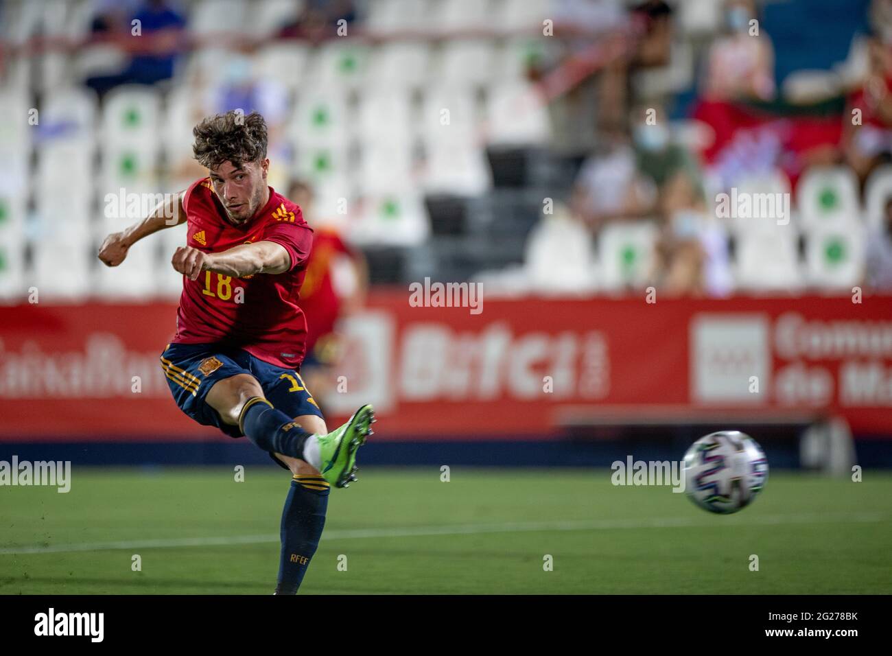 Leganes, Spanien. Juni 2021. Der spanische Javier Puado schießt und punktet während eines Freundschaftsspiel zwischen Spanien und Litauen in Leganes, Spanien, am 8. Juni 2021. Quelle: Meng Dingbo/Xinhua/Alamy Live News Stockfoto