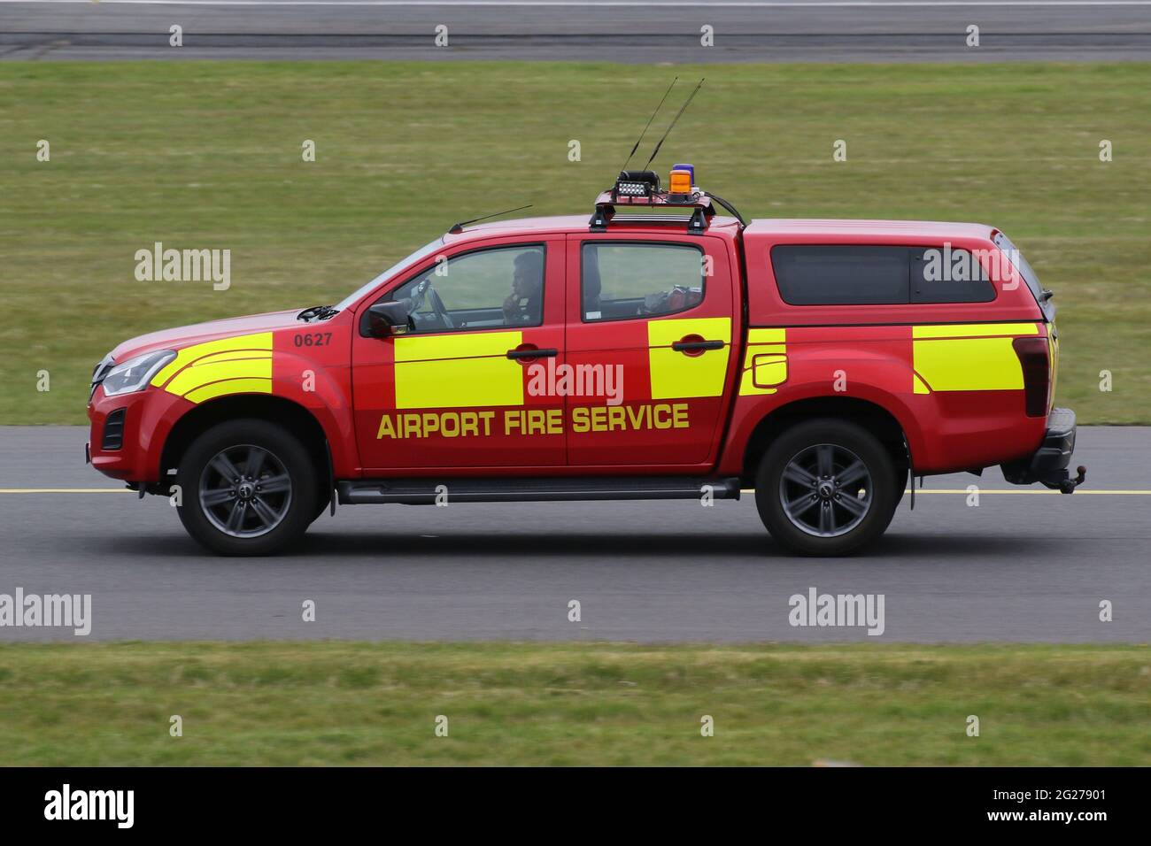 0627 ein Isuzu D-Max, der vom Prestwick Airport Fire Service (Registrierung BV19 OXU) am Prestwick Airport in Ayrshire, Schottland, betrieben wird. Stockfoto