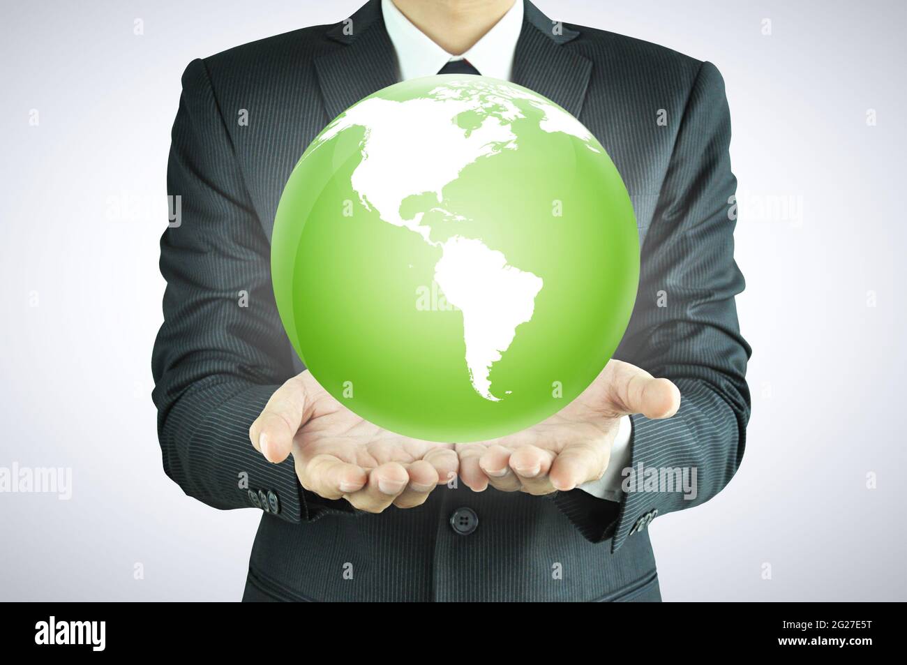 Geschäftsmann Hände halten den Globus - weltweite Dienstleistungen, die Welt regieren, Welt Dominanz Konzepte etc. Stockfoto