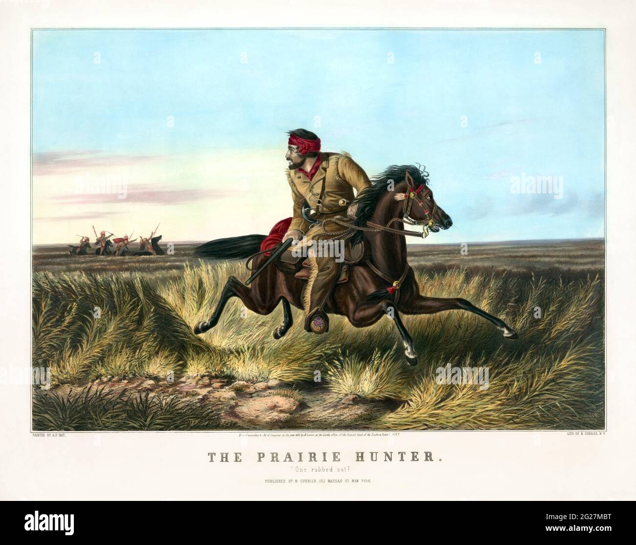 Ein Mann auf einem Pferd in der Mitte der Prärie mit einer Gruppe von Reitern, die ihm im Hintergrund folgen. Stockfoto