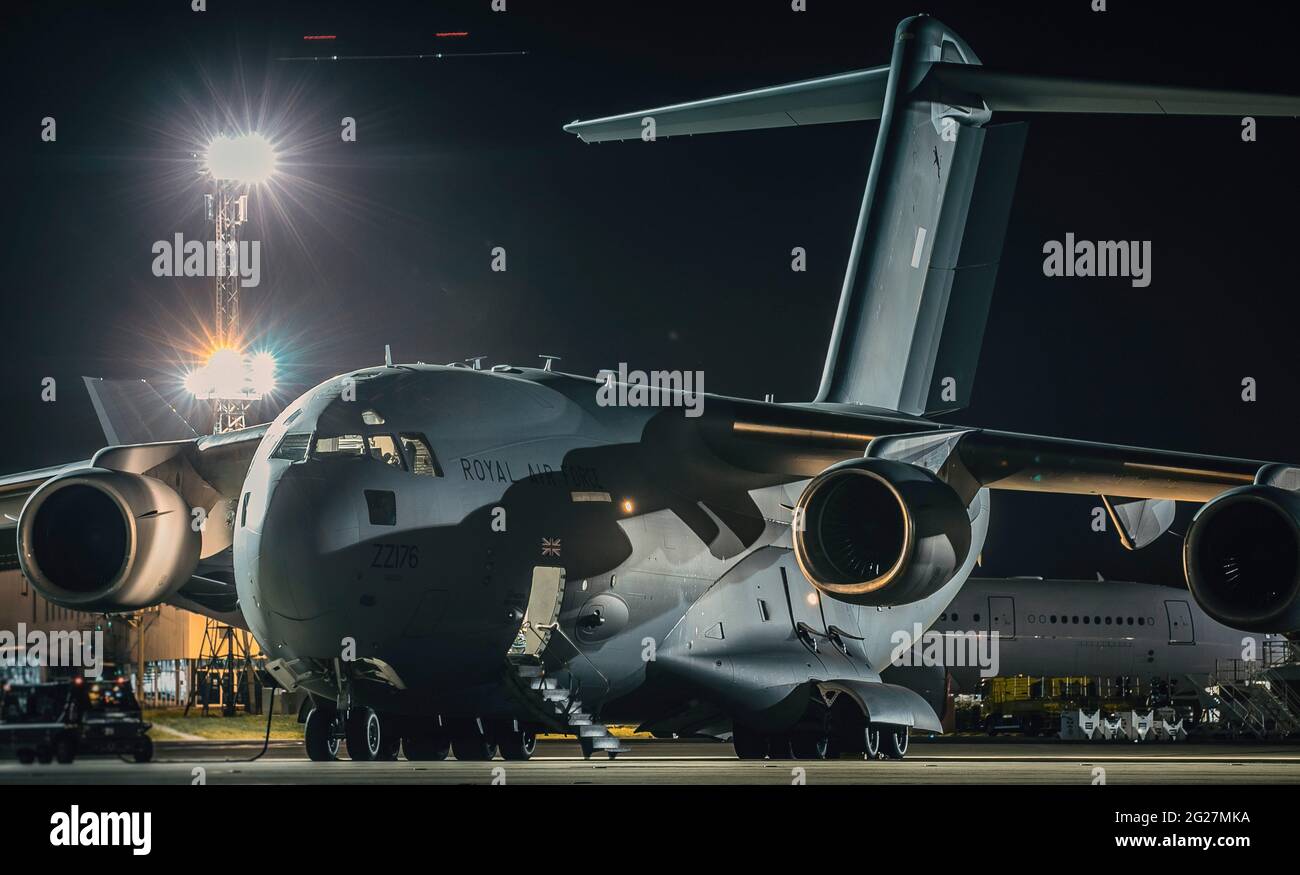 Ein Transportflugzeug der Royal Air Force C-17 Globemaster bei RAF Brize Norton, England. Stockfoto