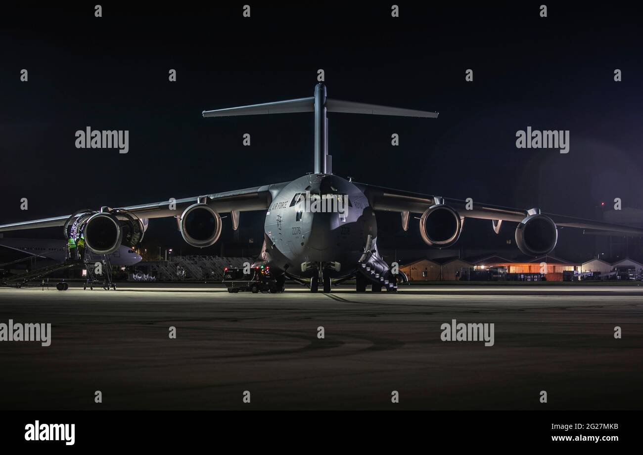 Ein Transportflugzeug der Royal Air Force C-17 Globemaster bei RAF Brize Norton, England. Stockfoto