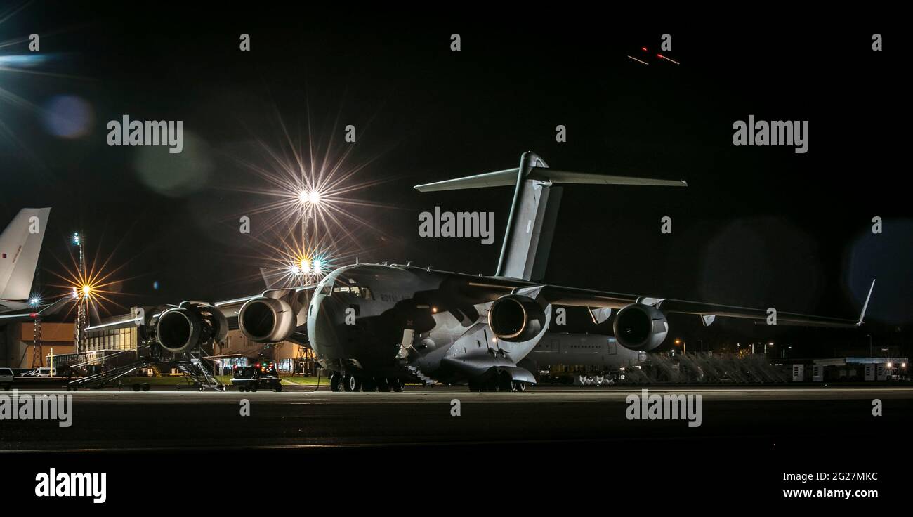 Ein Transportflugzeug der Royal Air Force C-17 Globemaster bei RAF Brize Norton, England. Stockfoto