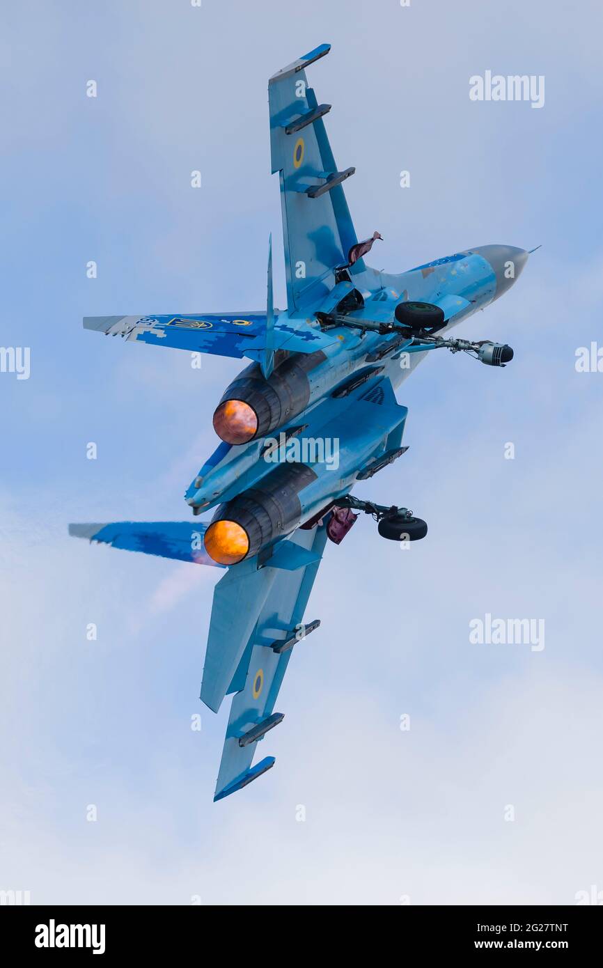 Ein Sukhoi Su-27 Flanker der ukrainischen Luftwaffe nimmt ab. Stockfoto