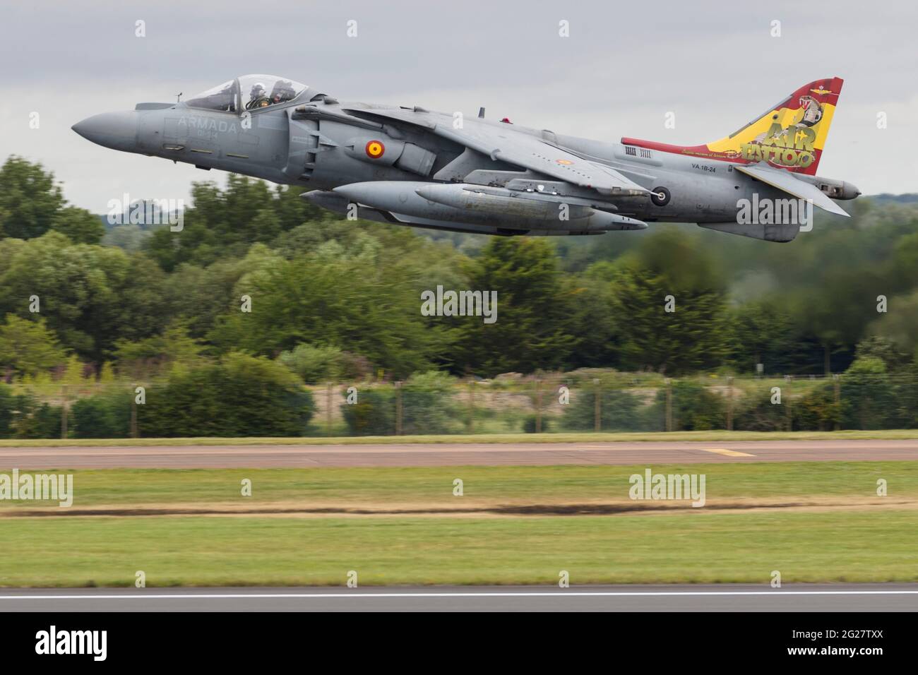 Eine spanische Marine EAV-8B+ Harrier II hebt ab. Stockfoto