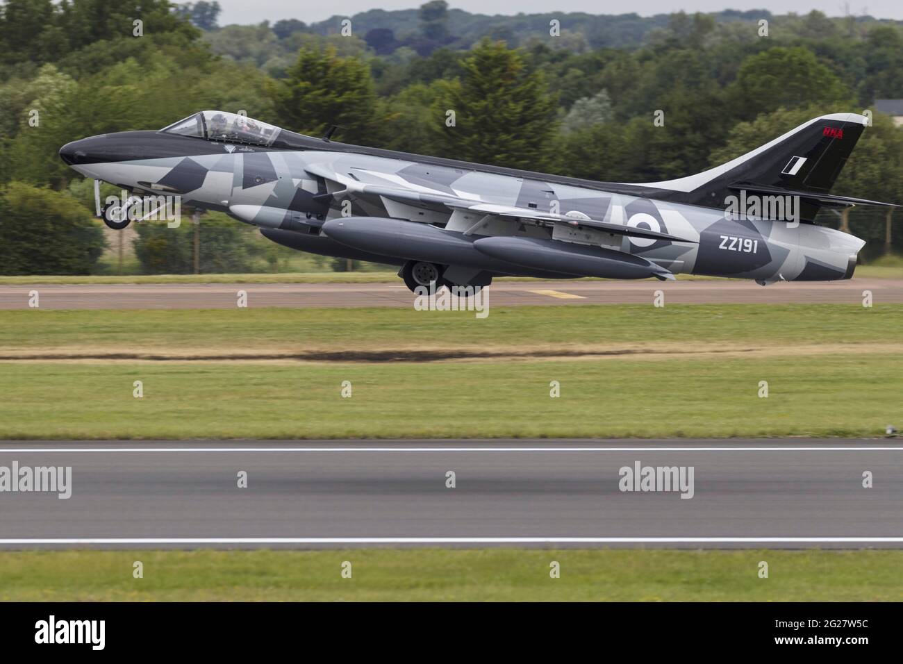 Ein Hawker Hunter hebt von RAF Fairford im Vereinigten Königreich ab. Stockfoto