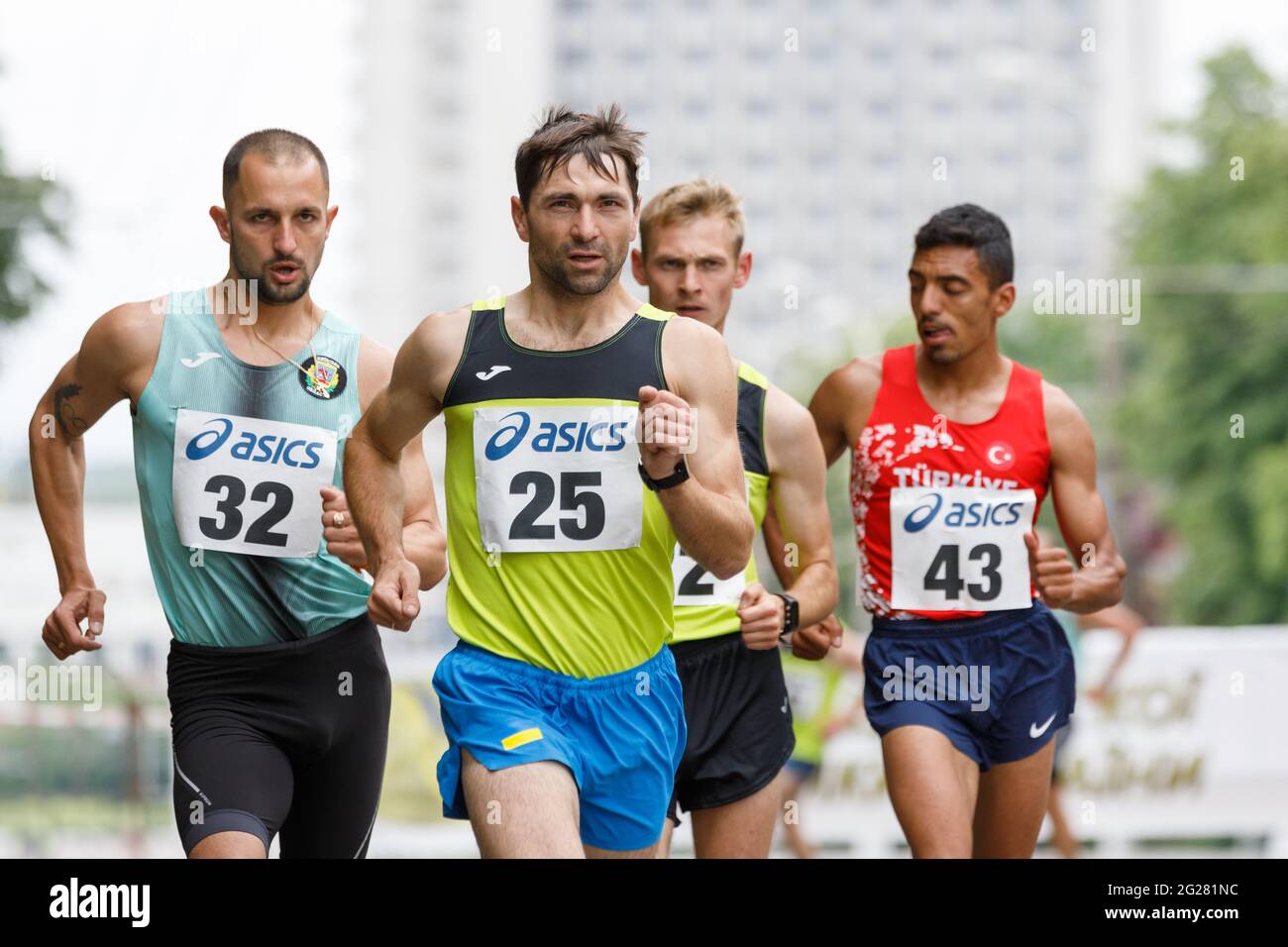 SUMY, UKRAINE - 6. Juni 2021: Sportler auf ukrainischer 20km-Rennwalk-Meisterschaft Stockfoto