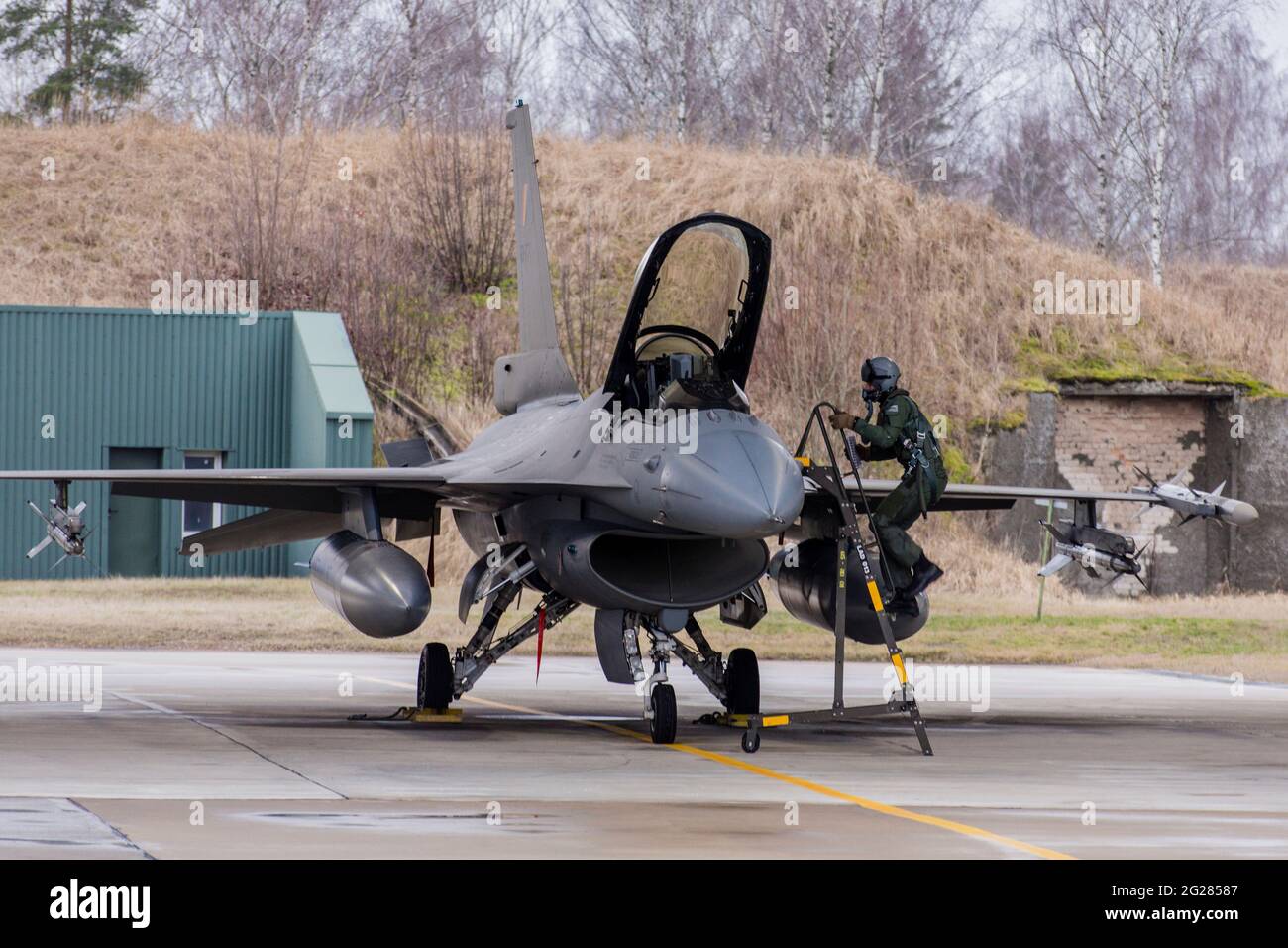 Pilot an Bord einer F-16AM der belgischen Luftwaffe. Stockfoto