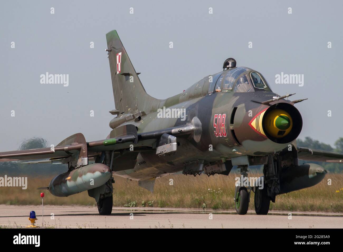 Polnischer Su-22UM-Monteur mit Doppelesser. Stockfoto