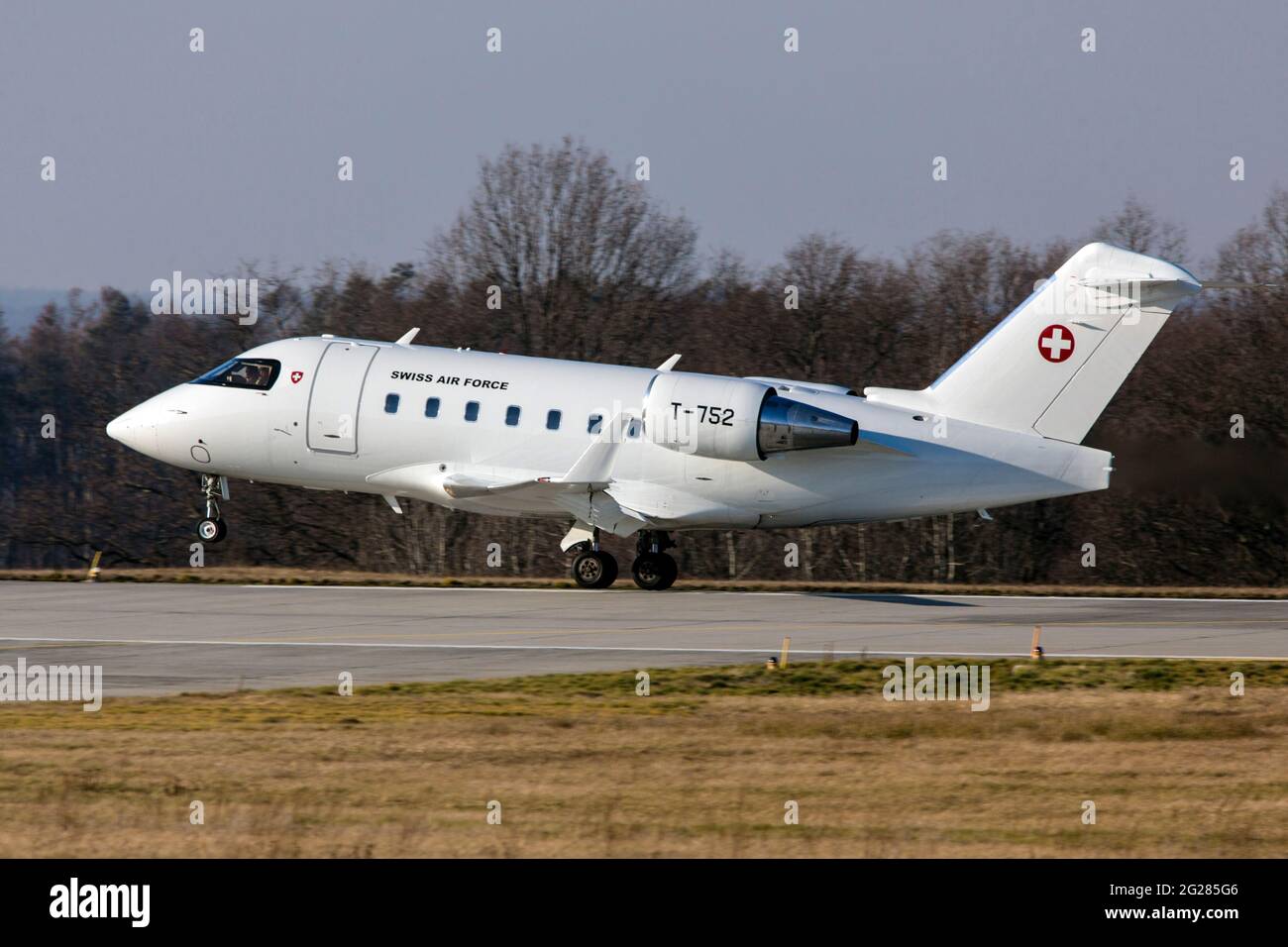Swiss Air Force Challenger VIP-Jet beim Start, Dresden, Deutschland. Stockfoto