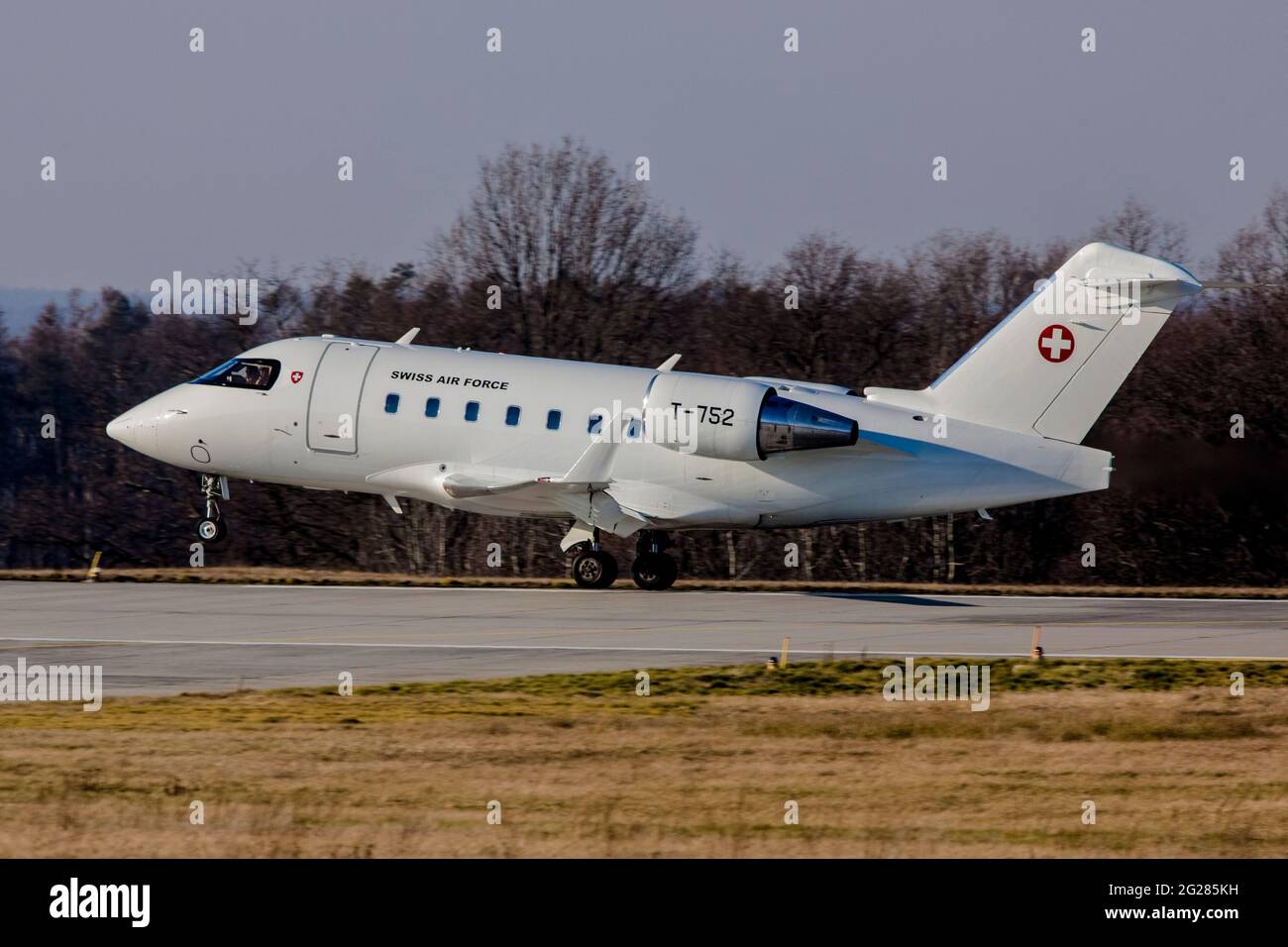 Bombardier Challenger nutzt einen Geschäftsjet der Schweizer Luftwaffe, um VIP's zu fliegen. Stockfoto