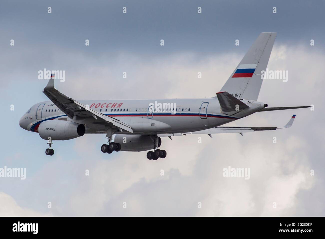 Flugzeug der russischen Regierung TU-204 in Flug. Stockfoto