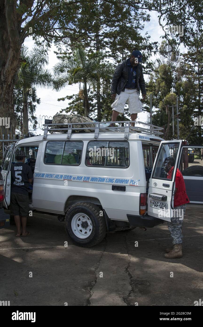 Papua-Neuguinea; Goroka; Toyota Land Cruiser J70 mit Dachträger. Autogepäckträger. Stockfoto