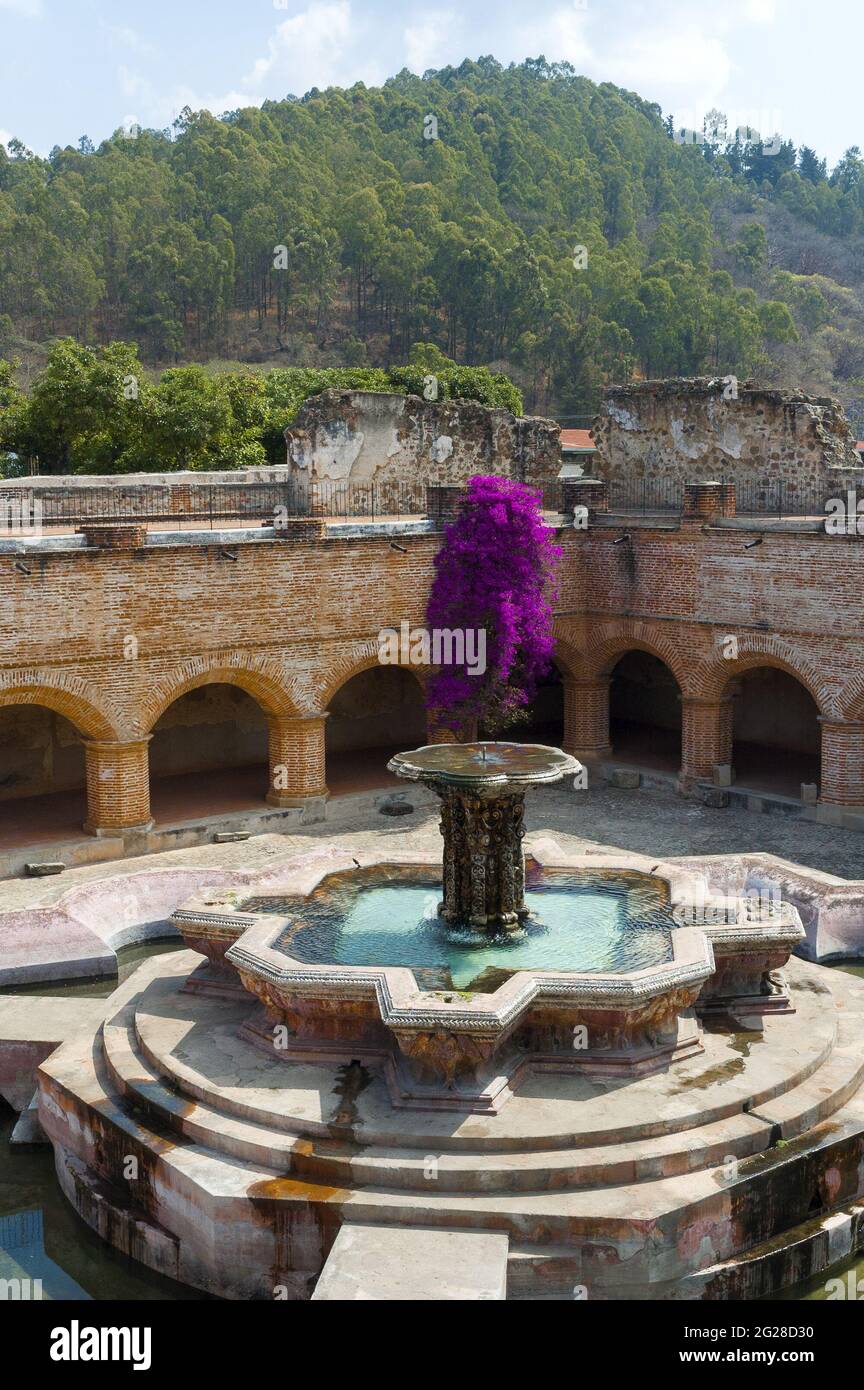 Kolonialer Brunnen la Merced Kirche Antigua Guatemala, 1749 Ultrabaroque Guatemaltekisch. Stockfoto