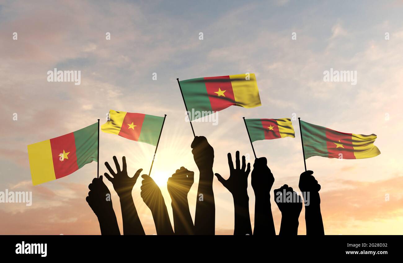 Silhouette aus aufgehobenen Armen, die mit Stolz eine Kamerun-Flagge schwenken. 3D-Rendering Stockfoto
