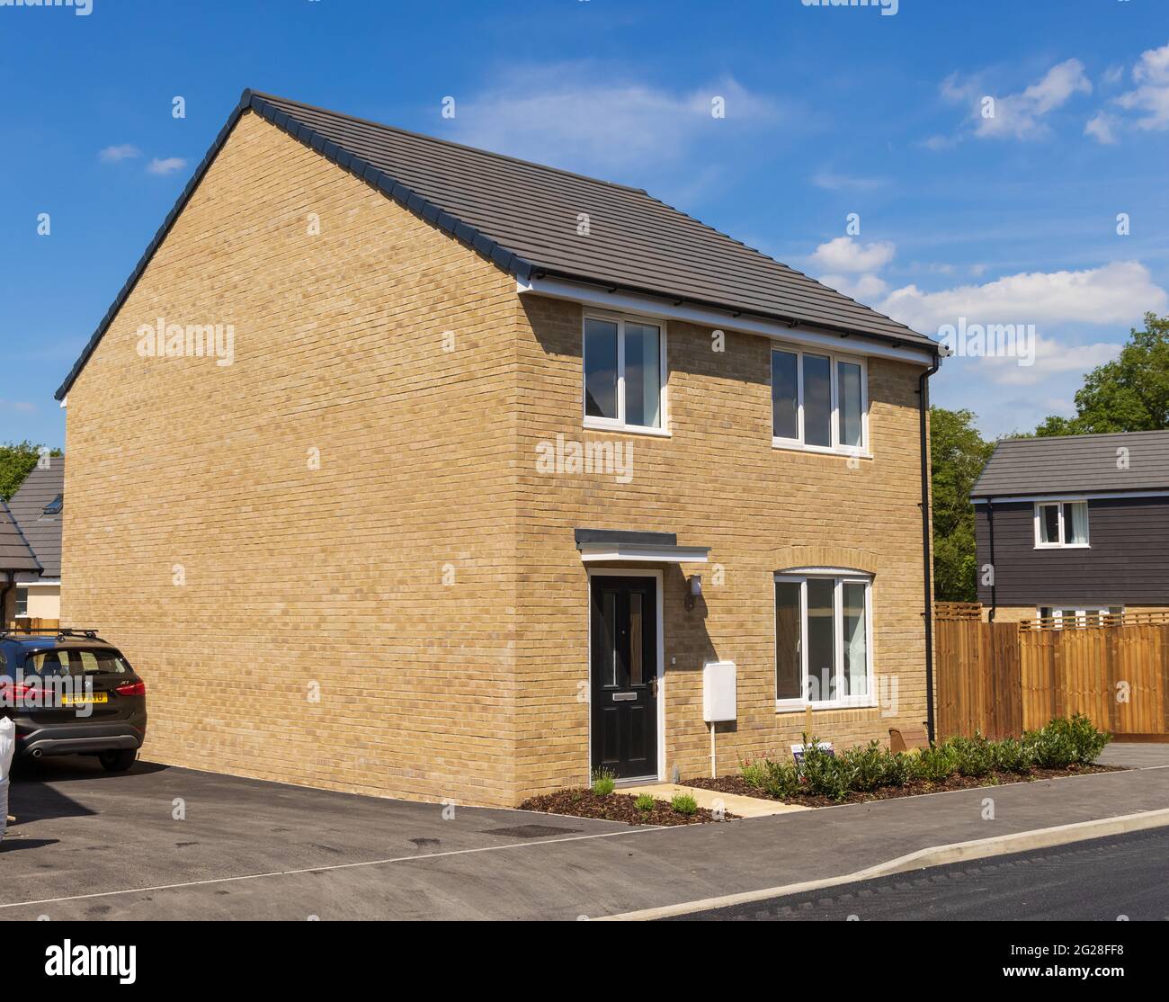 Freistehendes neues Bauhaus in der neuen Stortford Fields Wohnsiedlung. Bishop's Stortford, Hertfordshire. VEREINIGTES KÖNIGREICH Stockfoto