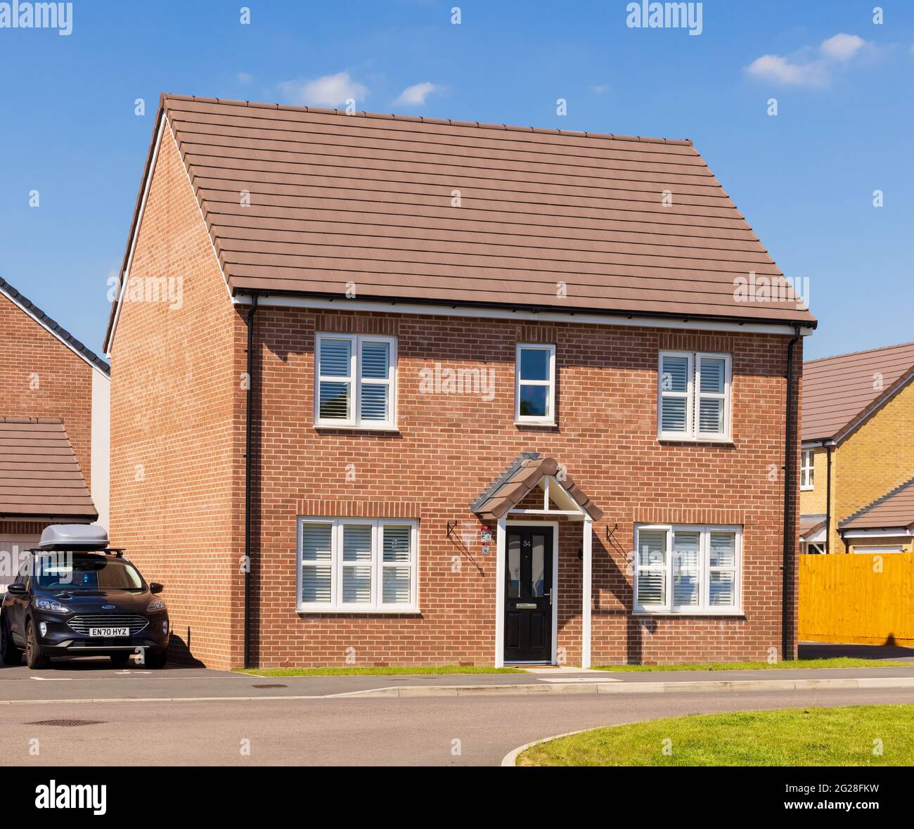 Freistehendes neues Bauhaus in der neuen Stortford Fields Wohnsiedlung. Bishop's Stortford, Hertfordshire. VEREINIGTES KÖNIGREICH Stockfoto