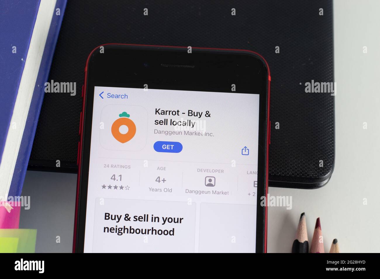 New York, USA - 1. Juni 2021: Karrot - Kaufen verkauft lokal mobile App Logo auf dem Telefonbildschirm, Nahaufnahme-Symbol, illustrative Editorial Stockfoto