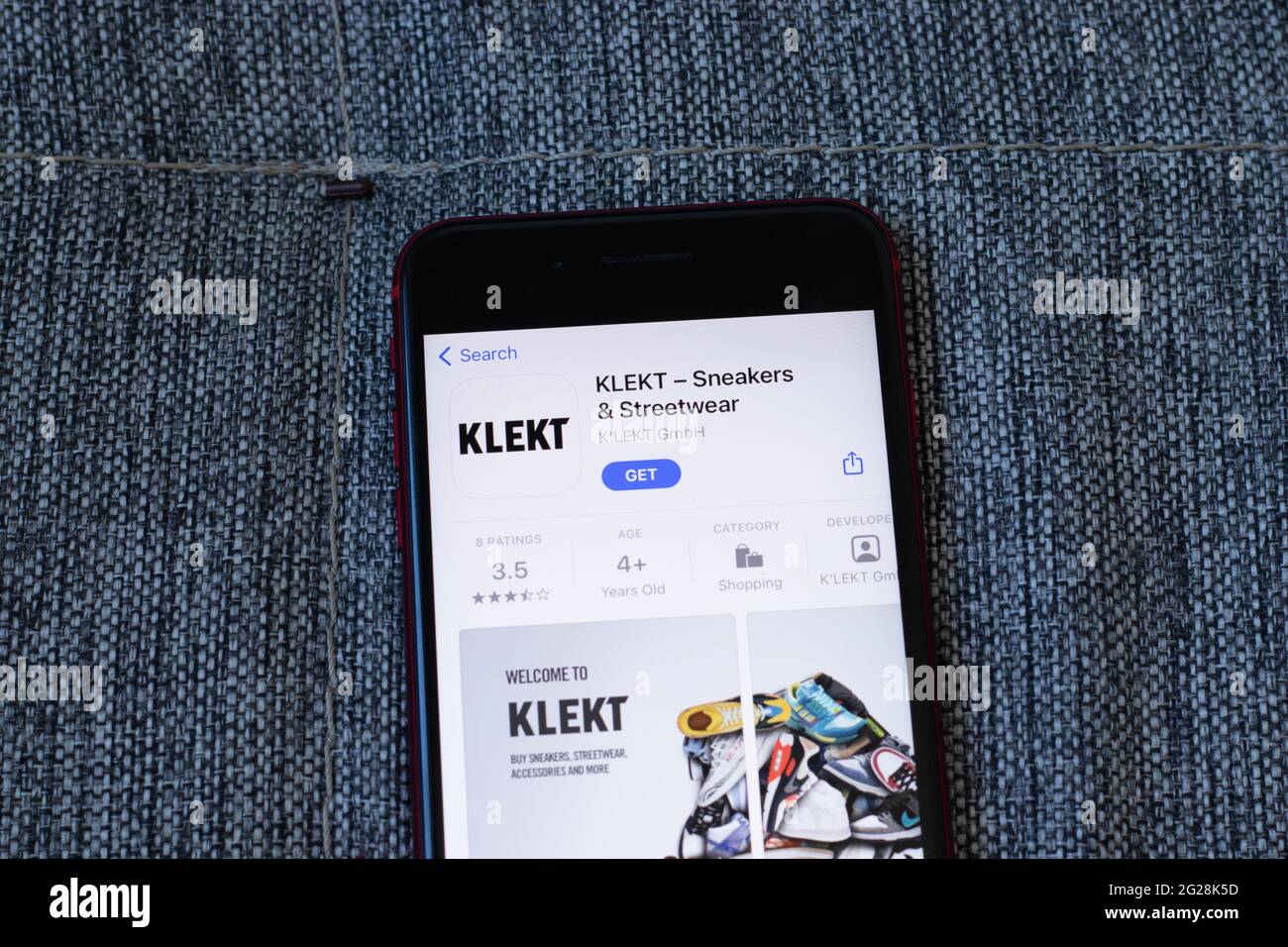 New York, USA - 1. Juni 2021: KLEKT - Sneakers Streetwear Mobile App-Logo auf dem Telefonbildschirm, Nahaufnahme-Symbol, illustrative redaktionelle Verwendung Stockfoto