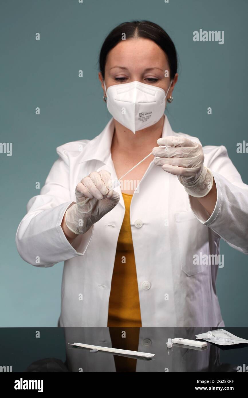 antigenní Test, Test, Covid-19, Test na covid-19, testovací souprava, SARS-CoV-2, testování, přítomnost viru, certifikát, pandemie, Karanténa, výtěr, Stockfoto