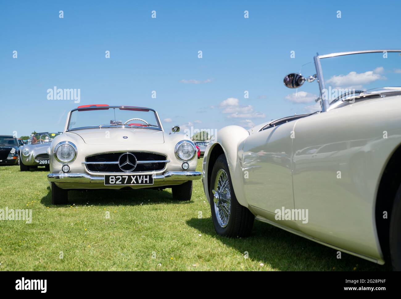 1960 Mercedes 190 im Sommer Bicester Heritage Center sonntag kriechen Veranstaltung. Oxfordshire, England Stockfoto