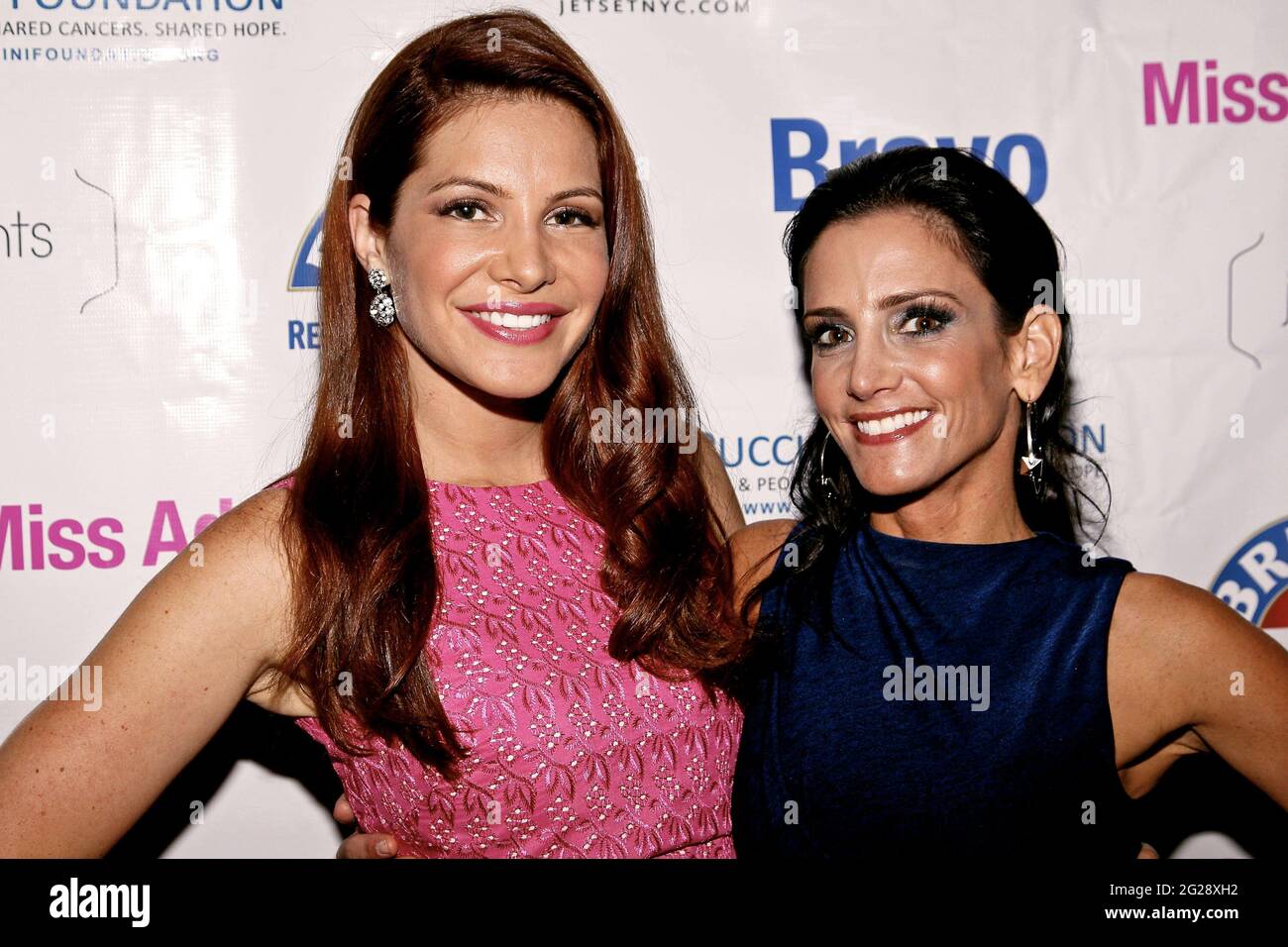 New York, NY, USA. 23. Juli 2012. Julia Allison, Emily Morse bei der „Miss rievised“ Viewing Party in der Scarlet Lounge. Kredit: Steve Mack/Alamy Stockfoto