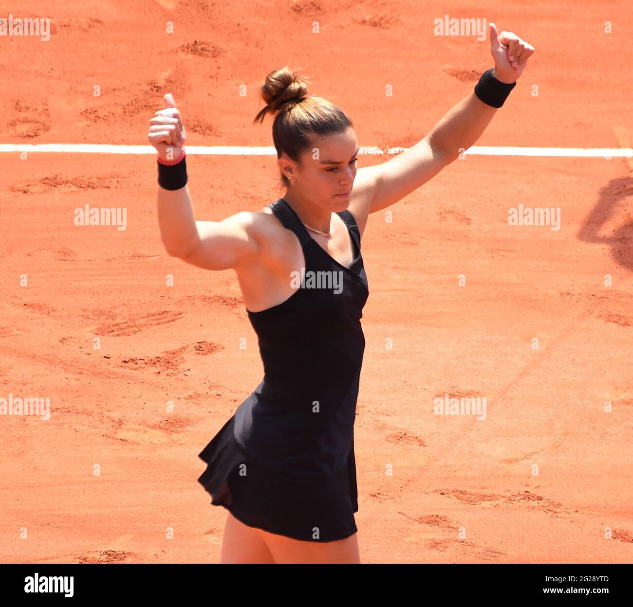 Paris, Fra. Juni 2021. Paris, Roland Garros, Tag der offenen Tür 11 09/06/2021 Maria Sakkari (GRE) gewinnt im Viertelfinale den Titelverteidiger IGA Swiatek (POL) Credit: Roger Parker/Alamy Live News Stockfoto