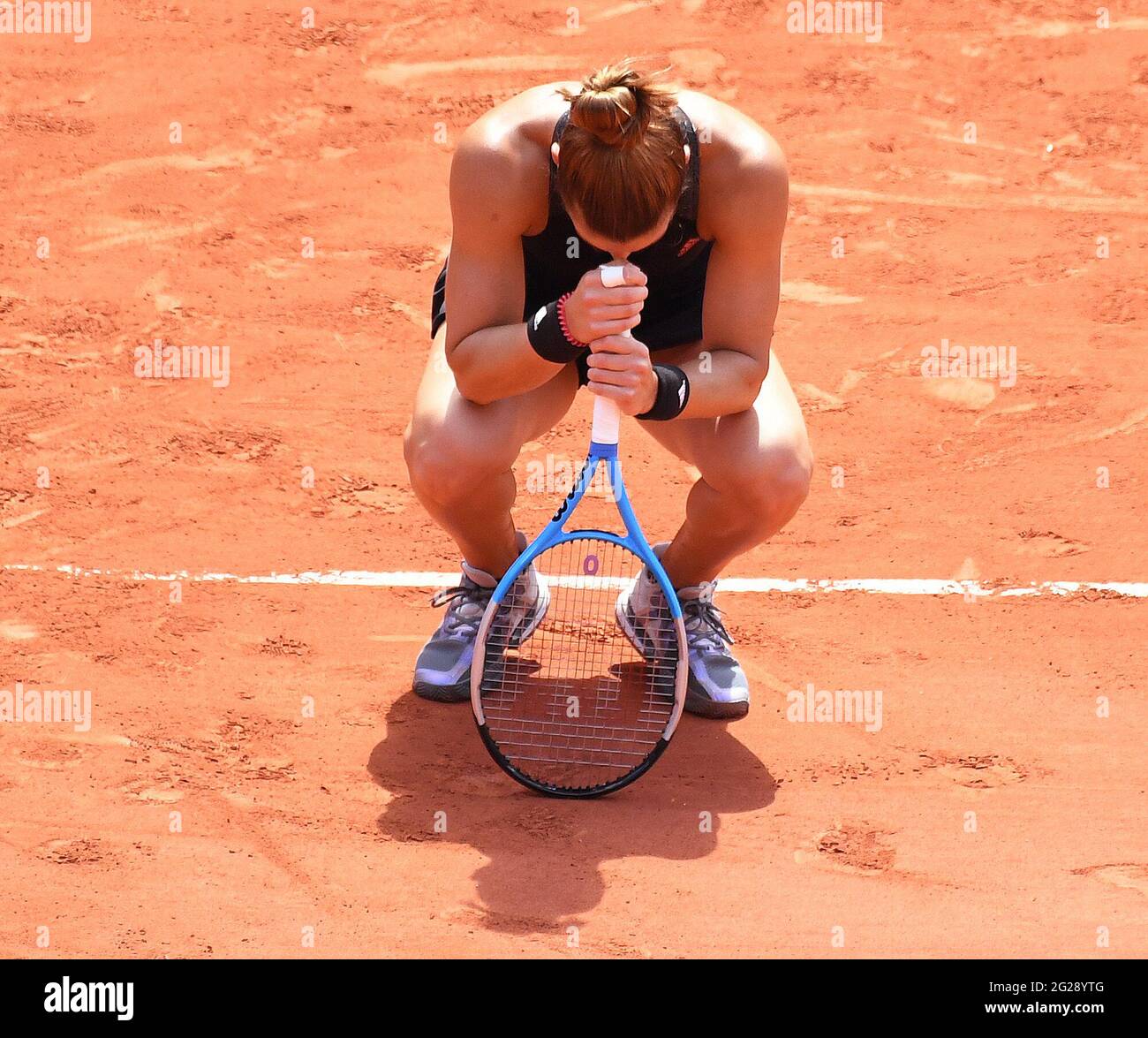Paris, Fra. Juni 2021. Paris, Roland Garros, Tag der offenen Tür 11 09/06/2021 Maria Sakkari (GRE) gewinnt im Viertelfinale den Titelverteidiger IGA Swiatek (POL) Credit: Roger Parker/Alamy Live News Stockfoto