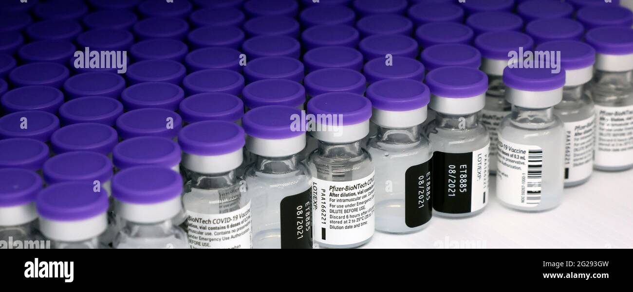 Covid 19 Impfstoffflaschen Pfizer-BioNTech Stockfoto