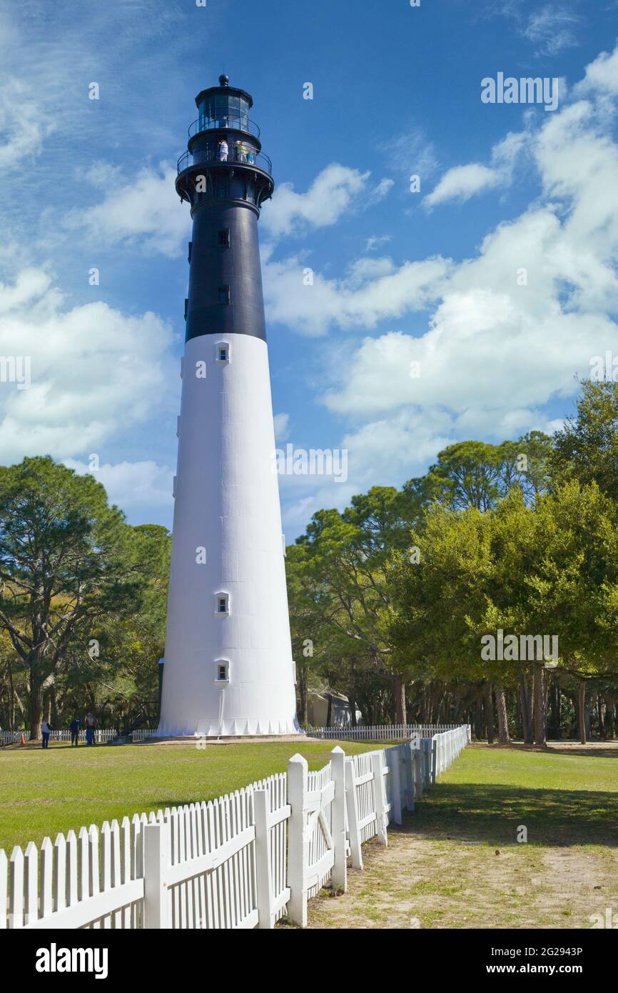 Historischer Leuchtturm im Hunting Island State Park im Bereich Beaufort, South Carolina Stockfoto