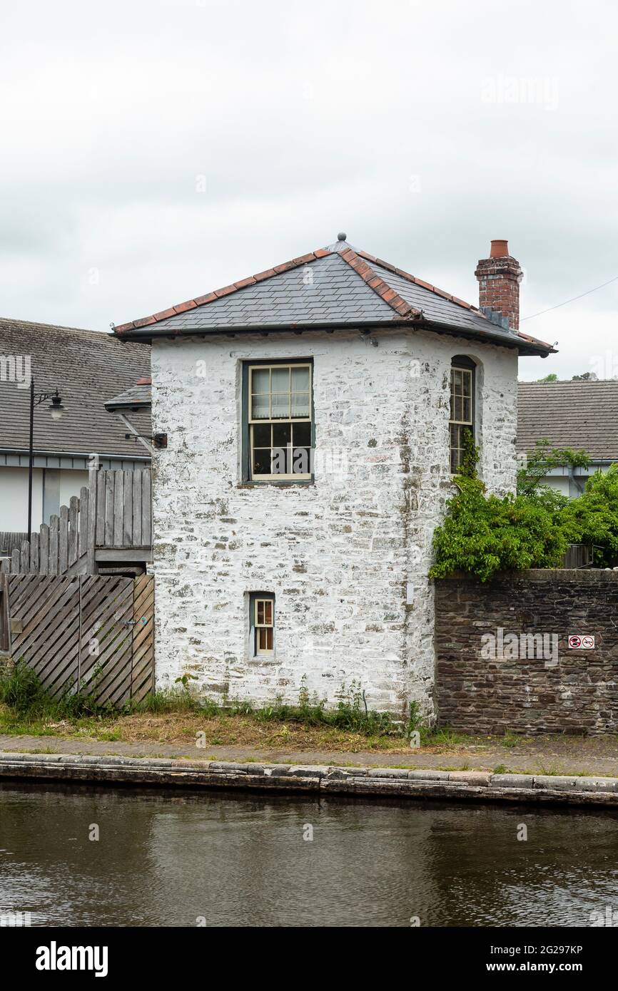 Kleines Ferienhaus am Monmouthshire und Brecon Canal, in der Nähe von Brecon, Powys, Wales, Großbritannien, Stockfoto