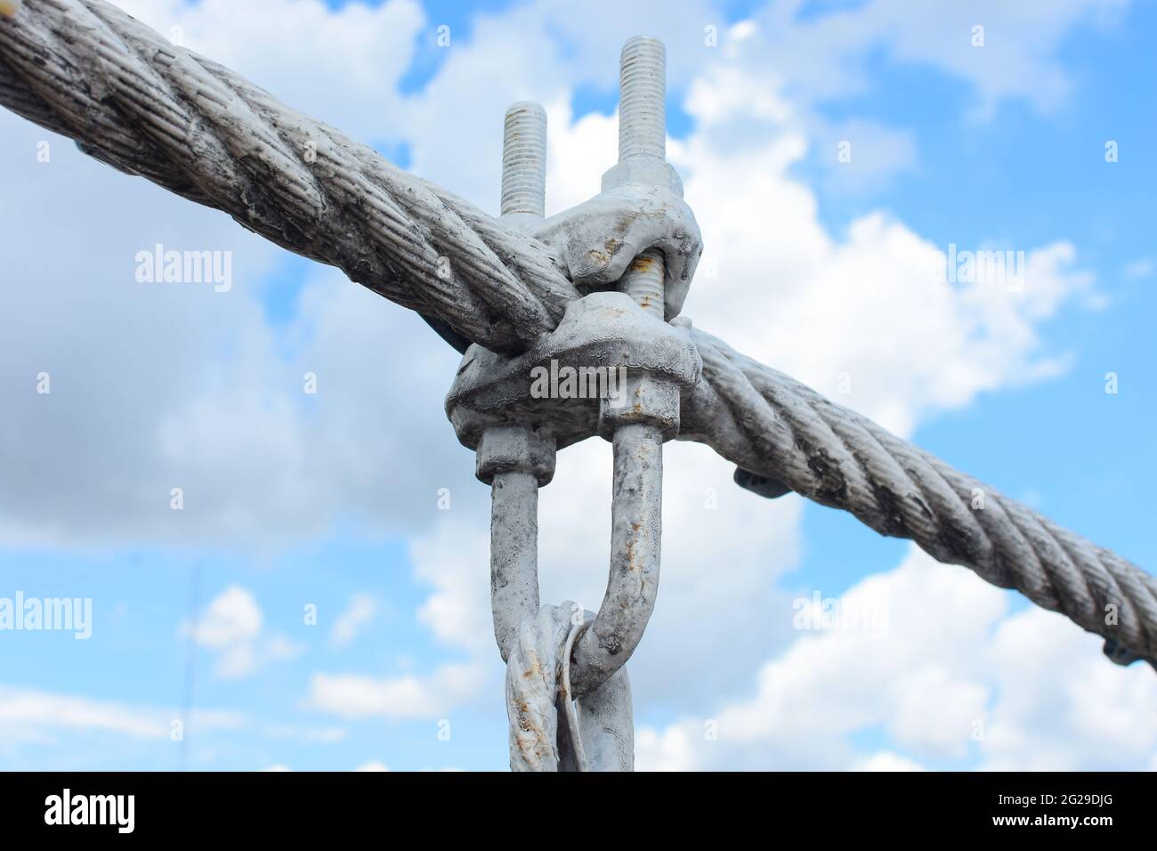 Spulen aus Draht oder Kabel für Hängebrücke. Stockfoto
