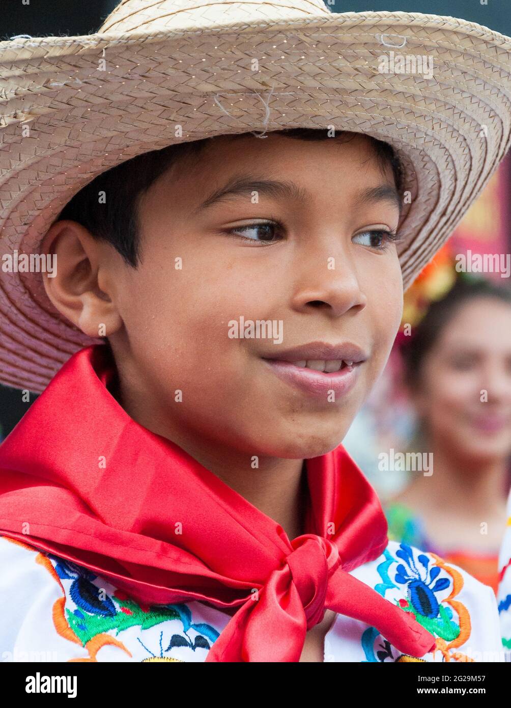 Niedliches Kind trägt Hut:Torontos Hispanic Fiesta ist eine Feier der lateinamerikanischen Kultur in dieser multikulturellen Stadt, sie vereint die lat Stockfoto