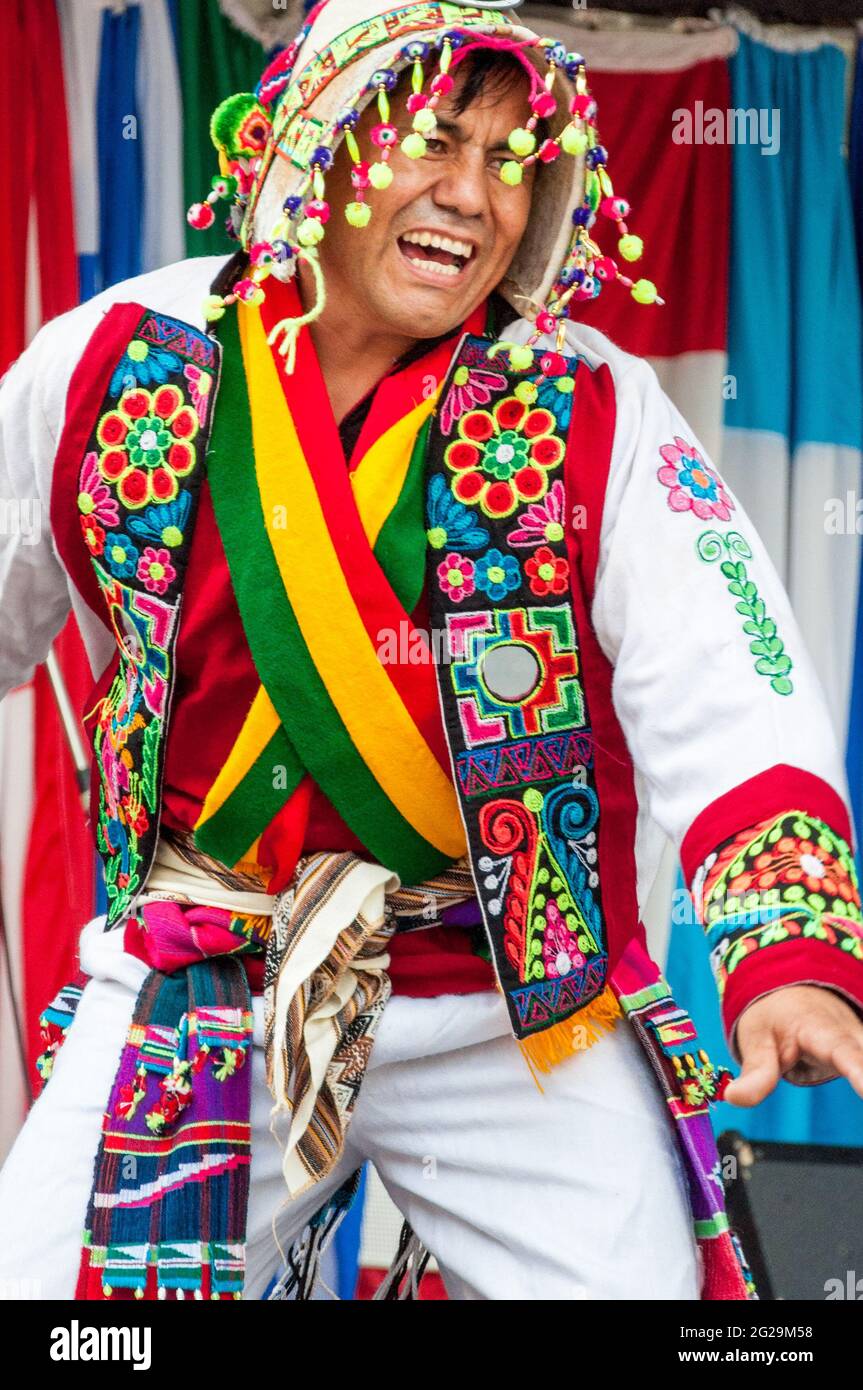 Grupo Llasas in Hispanic Fiesta in Mel Lastman Square, Toronto, Kanada, 31. August 2013 Stockfoto