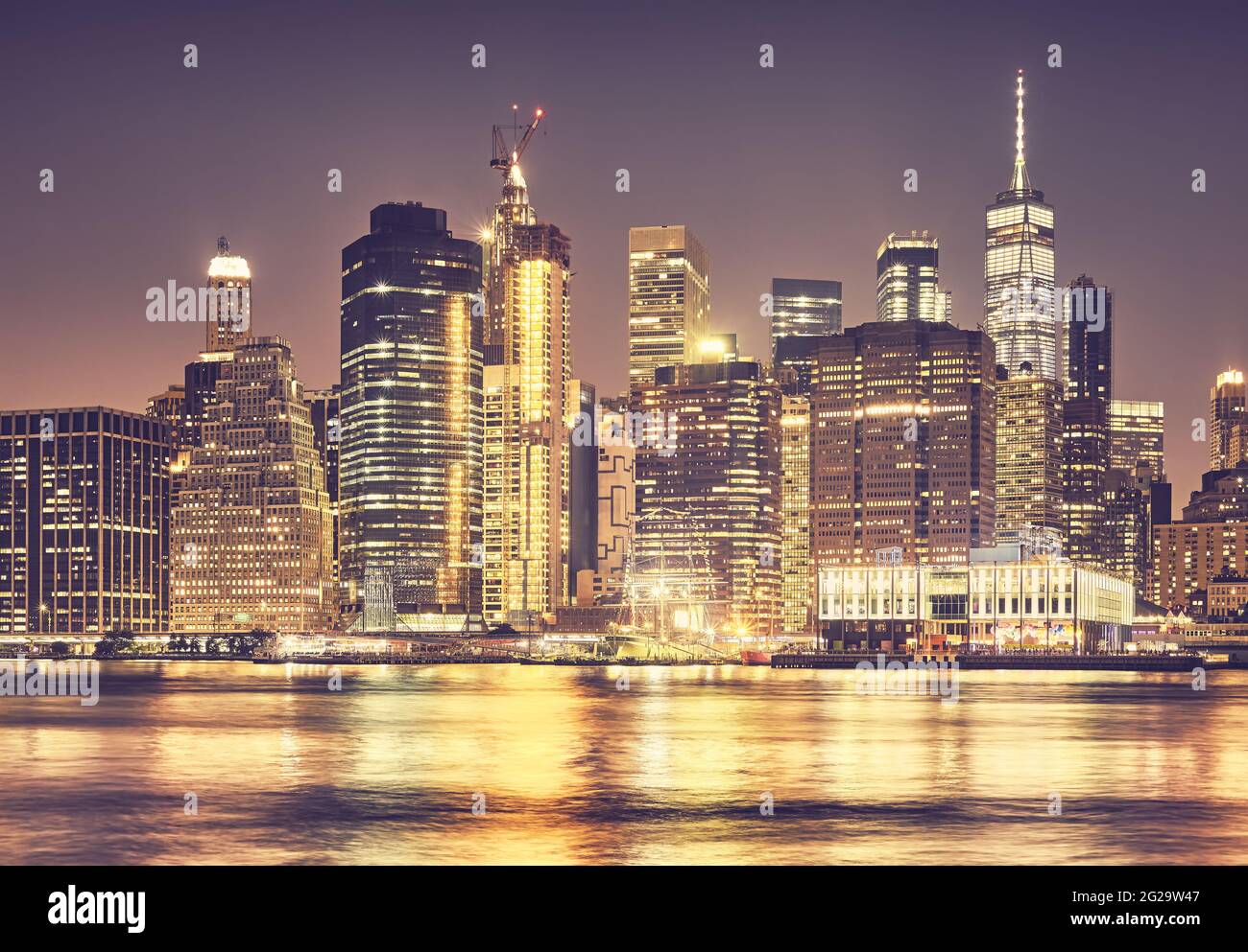 Manhattan Skyline bei Nacht, Farbe toning angewandte, New York City, USA. Stockfoto