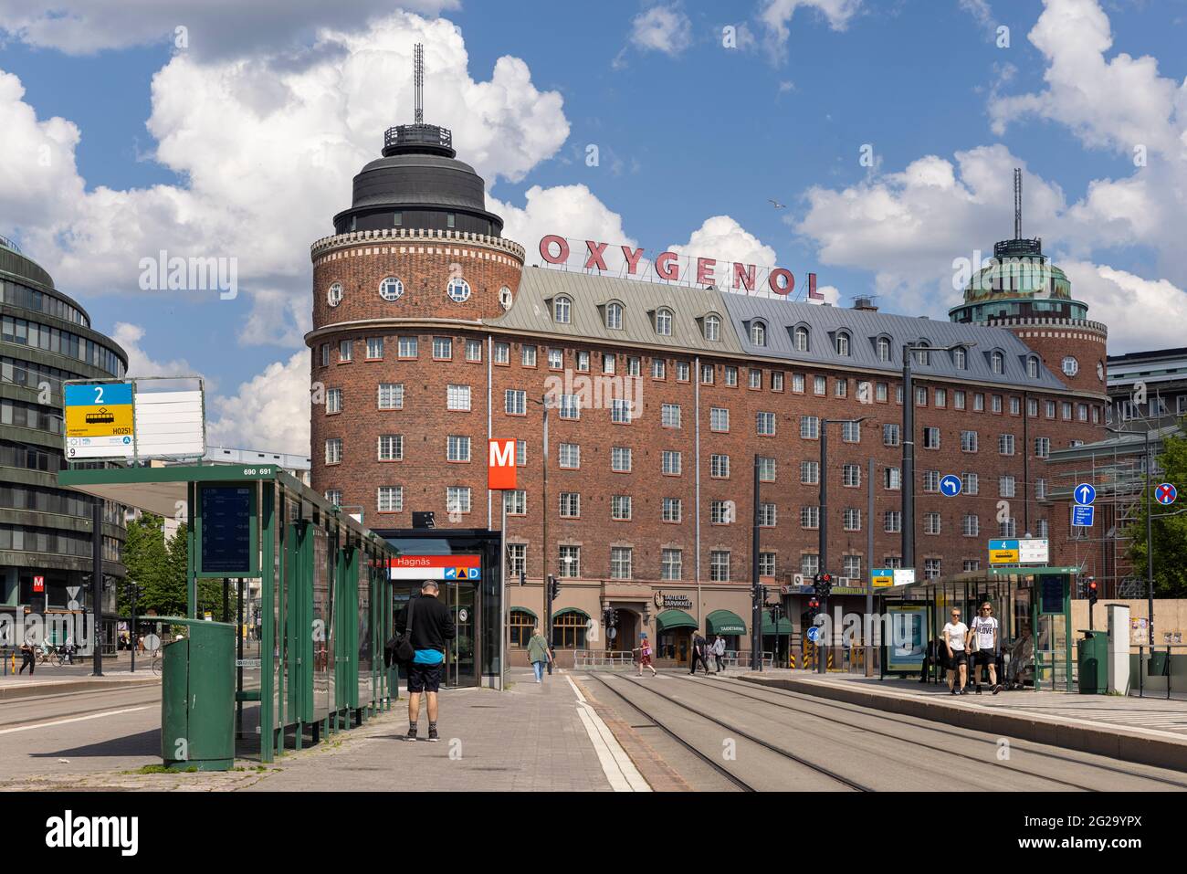 Historische Gebäude in der Innenstadt von Helsinki während des Sommertages Stockfoto