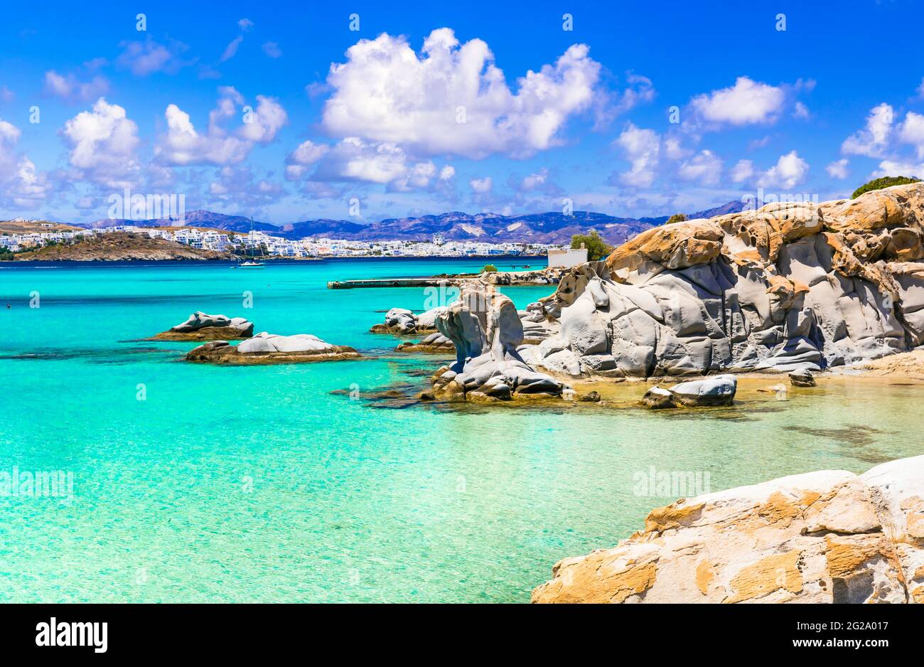 Griechenland Meer und die besten Strände. Paros Insel. Kykladen. Kolimbithres -berühmter und schöner Strand in der Bucht von Naoussa Stockfoto