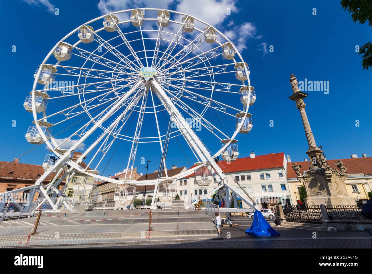 Das Riesenrad wurde zur Feier des 100-jährigen Jubiläums der Volksabstimmung von Sopron im Jahr 1921 in Varkerulet, Sopron, Ungarn, errichtet Stockfoto